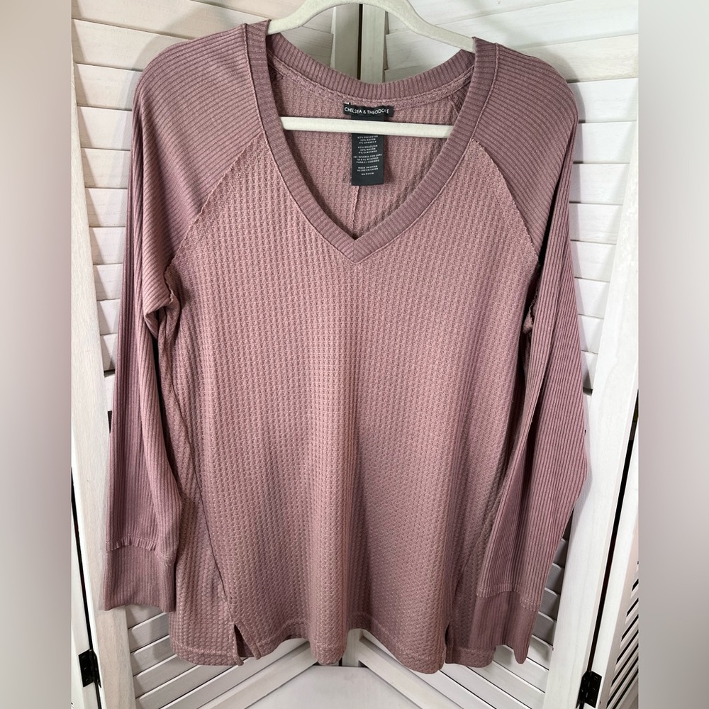 NWOT CHELSEA & THEODORE LONG SLEEVE SHORT